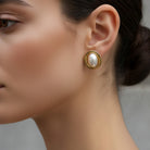 Ατσάλινα σκουλαρίκια stud με πέρλα και melted πλαίσιο σε χρυσό 