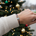 Ανδρικό βραχιόλι-γούρι 2026 με μάτι και κορδόνι σε τέσσερα χρώματα.