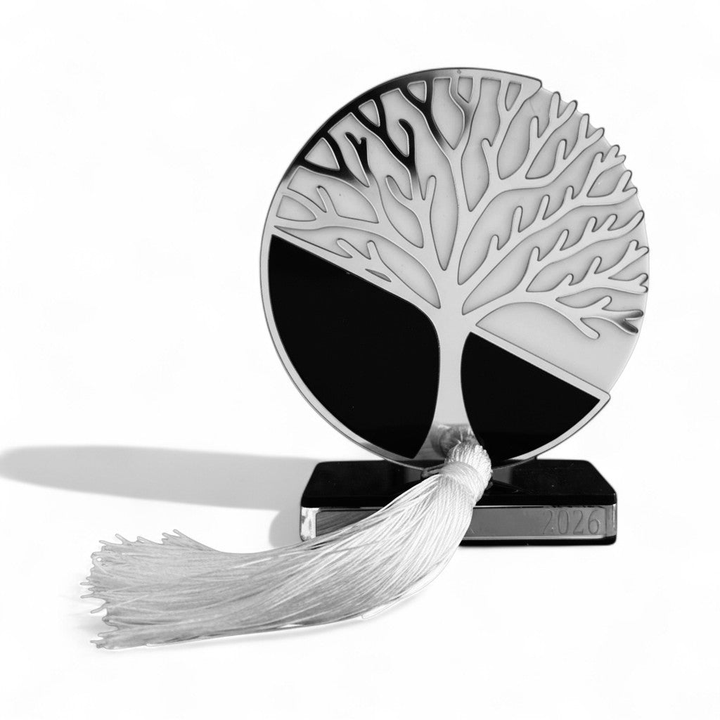Plexiglass γούρι Tree of Life 2026 σε μαύρο-λευκό-ασημί με λευκή φούντα — So Cute by Dimi