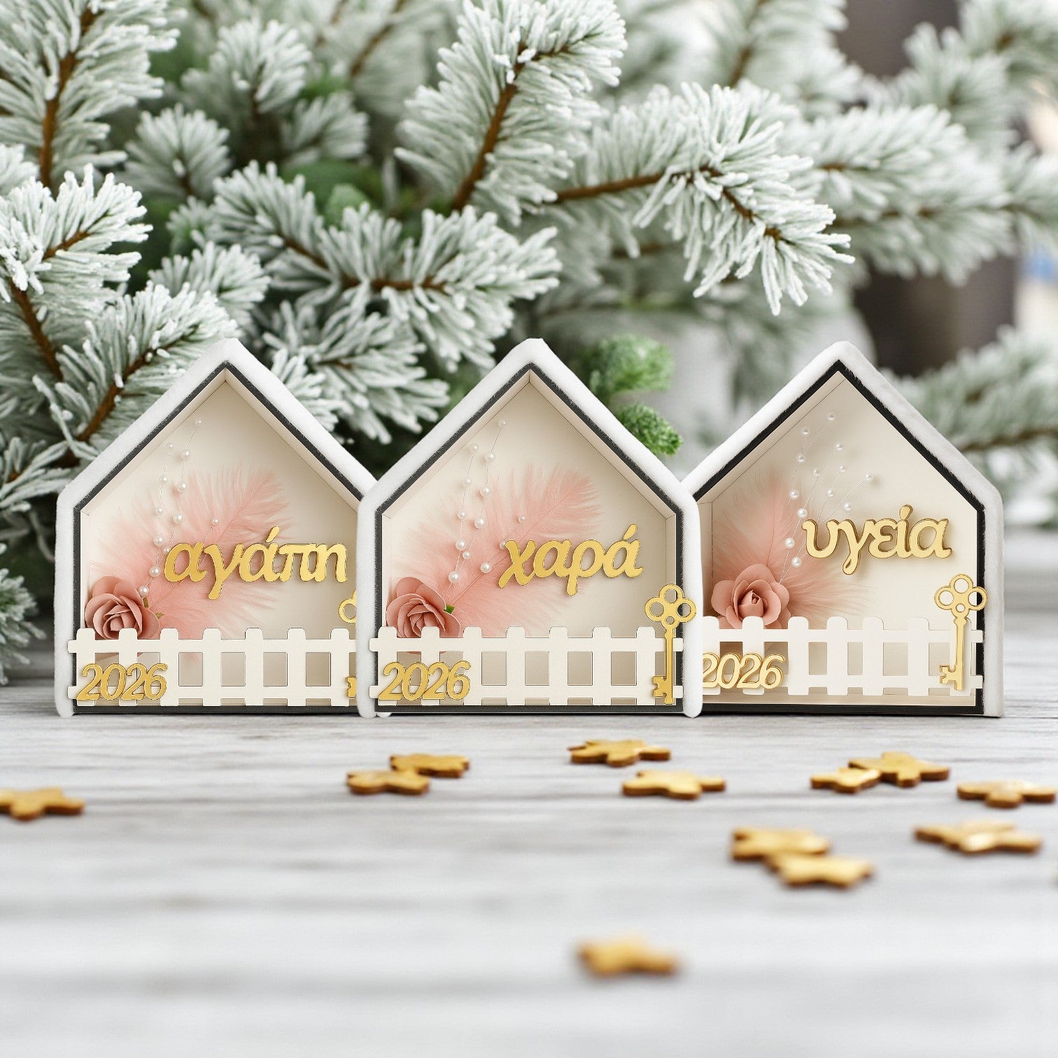 Επιτραπέζιο γούρι σπιτάκι Ευχές με γούνινη σκεπή, χρυσό καθρέφτη και charm 2026 σε διαστάσεις 15×14 εκ., So Cute by Dimi