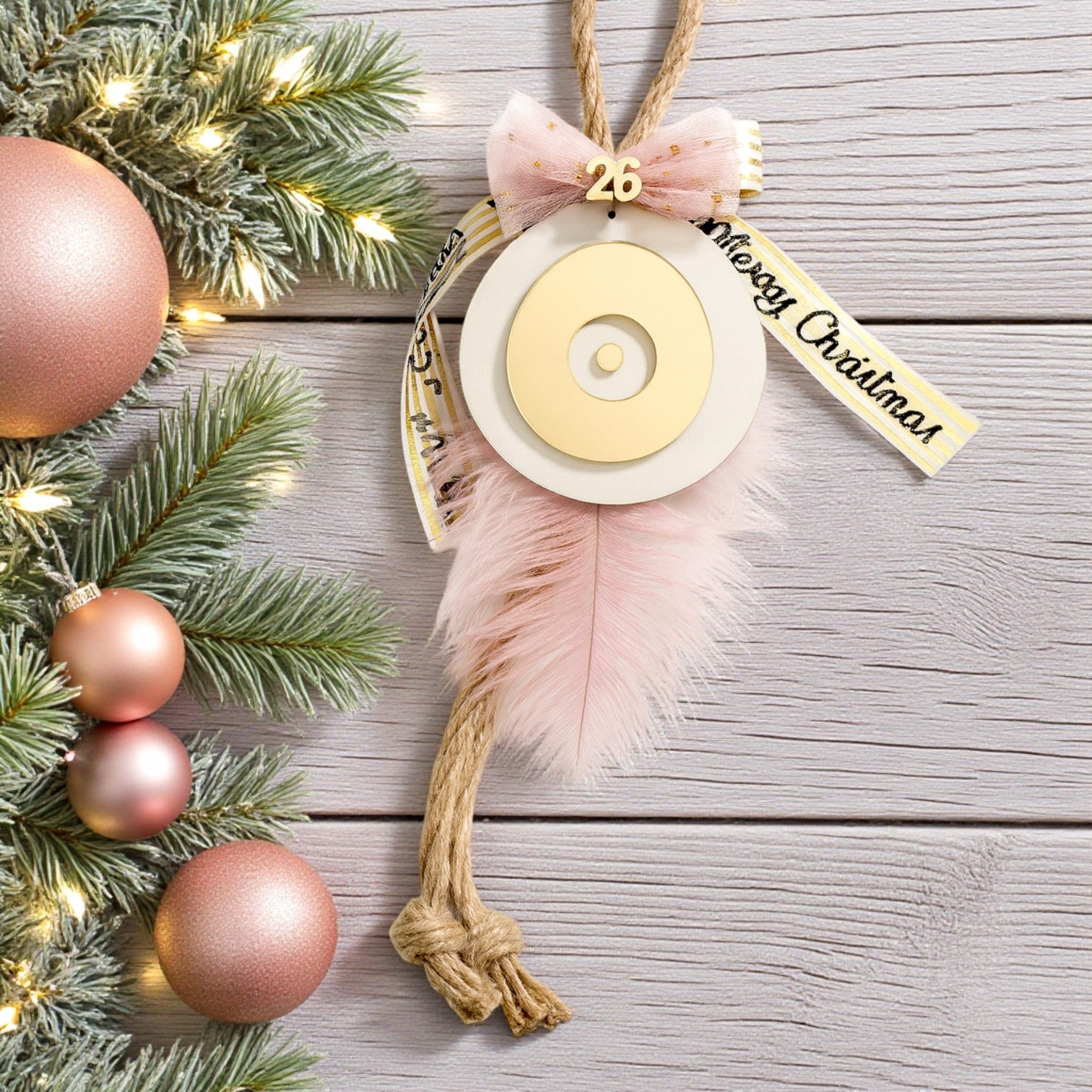 Κρεμαστό γούρι μάτι με χρυσό καθρέφτη, λευκή βάση και ροζ φτερό, ύψους 35 εκ., So Cute by Dimi